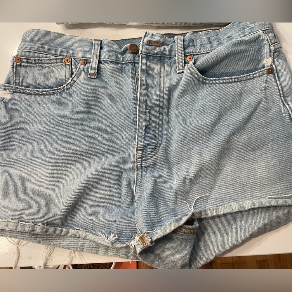 Madewell. Size 27. Curvy relaxed fit denim shorts.